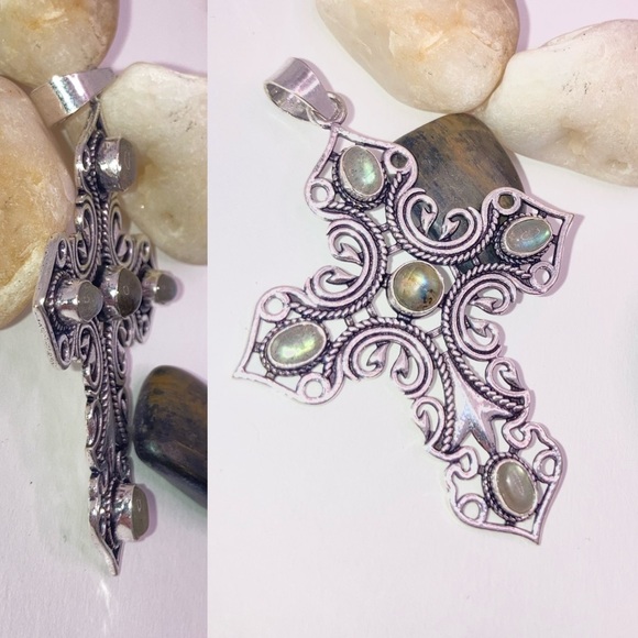 Magical Labradorite Handmade Celtic Cross Pendant - Picture 6 of 7